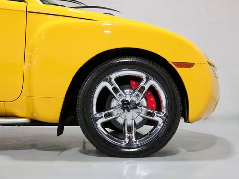 Used 2005 Chevrolet SSR w/ Preferred Equipment Group image 48