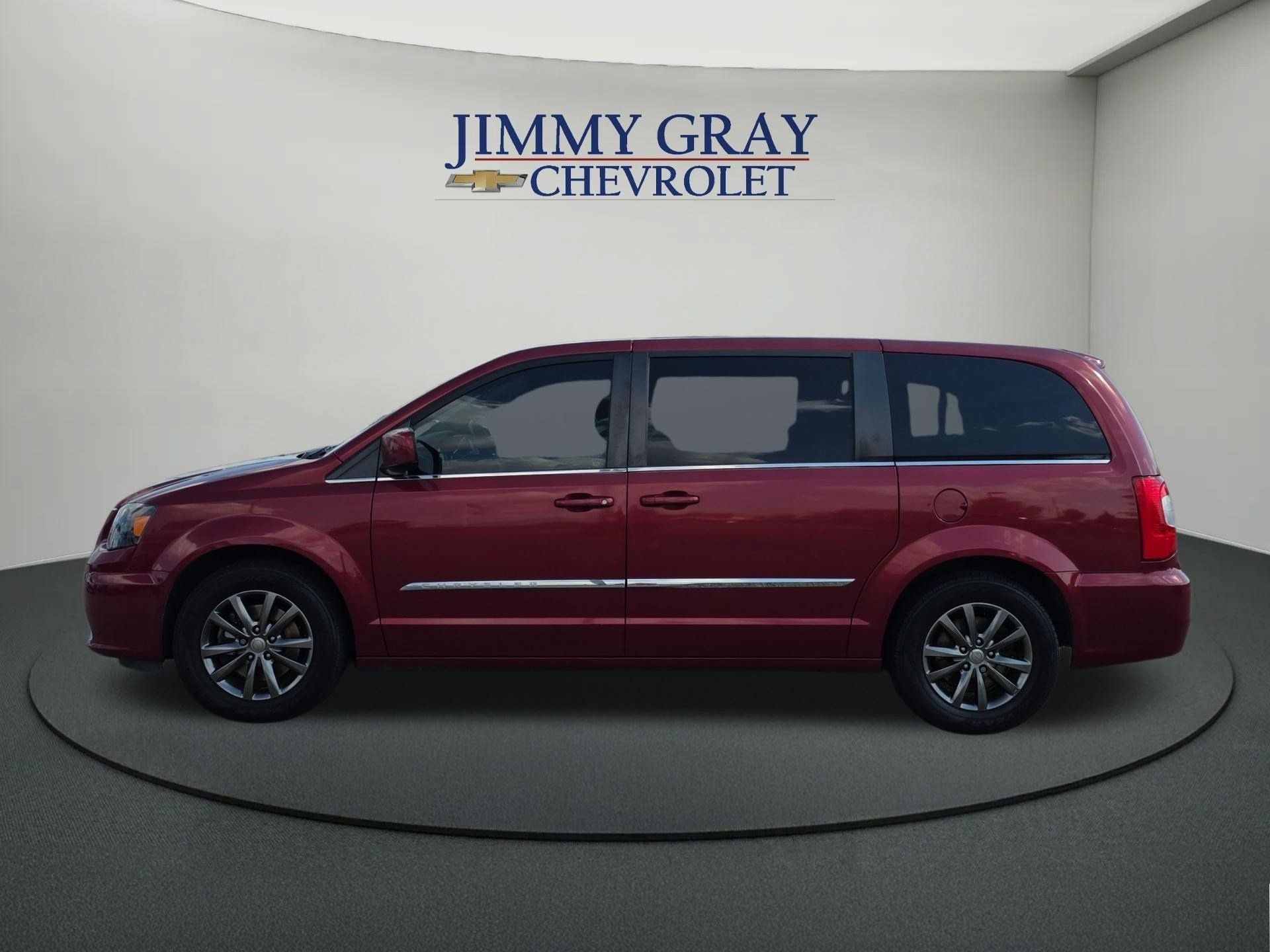 Used 2016 Chrysler Town & Country S FWD image 2