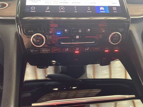 Used 2025 Jeep Grand Cherokee Summit w/ Obsidian Package AWD/4WD image 43