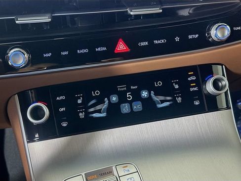 New 2026 Genesis GV70 2.5T Advanced AWD/4WD image 14