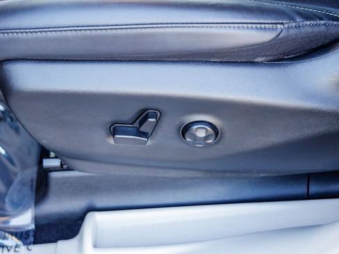 Certified 2024 Chrysler Pacifica Touring-L image 23