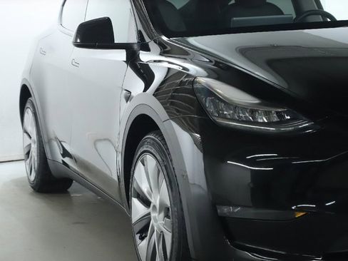 Used 2021 Tesla Model Y Long Range image 12