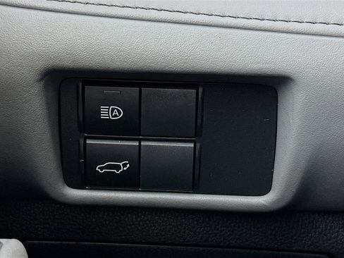 Used 2020 Toyota Highlander XLE image 17