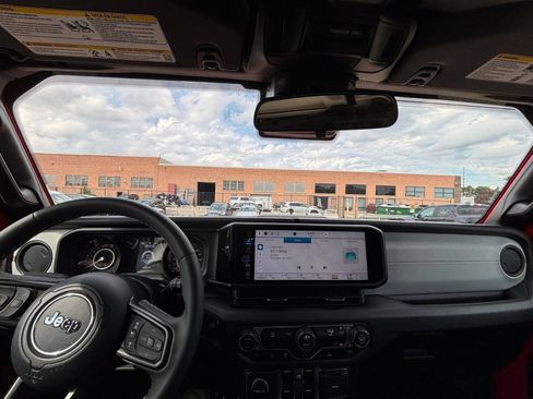 Used 2025 Jeep Wrangler Unlimited Sport AWD/4WD image 30