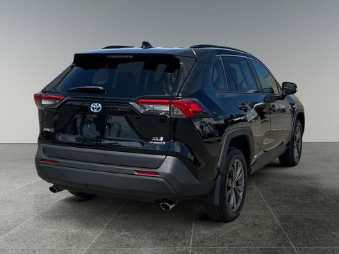 Used 2022 Toyota RAV4 XLE Premium image 8