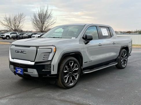 Used 2025 GMC Sierra EV Denali AWD/4WD image 8