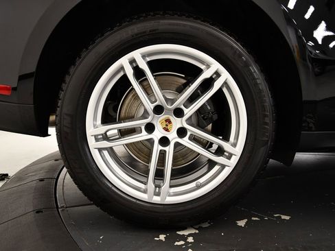Used 2025 Porsche Macan image 17
