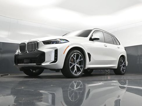Certified 2026 BMW X5 xDrive40i w/ M Sport Package AWD/4WD image 38