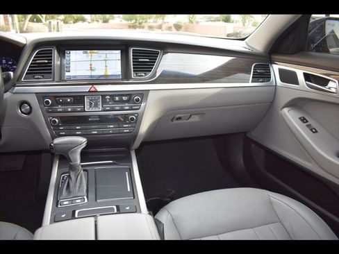 Used 2019 Genesis G80 3.8 RWD image 28
