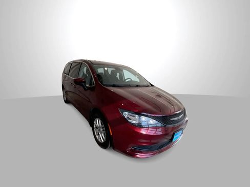 Used 2023 Chrysler Voyager LX FWD image 2