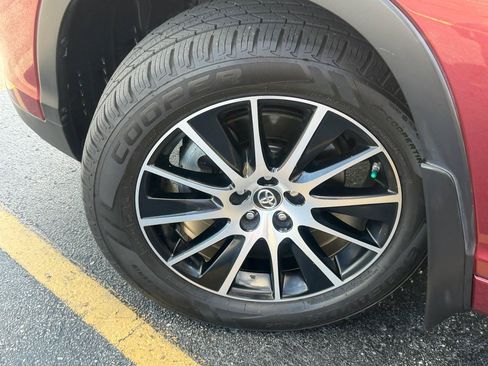 Used 2018 Toyota Highlander SE AWD/4WD image 11