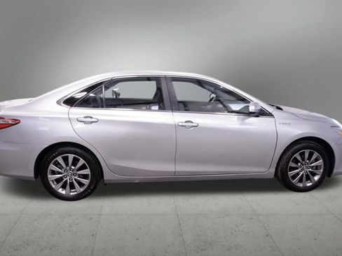 Used 2017 Toyota Camry XLE w/ Moonroof Package image 6