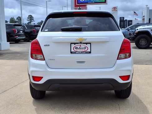 Used 2022 Chevrolet Trax LS w/ Tint and Cruise Package FWD image 7