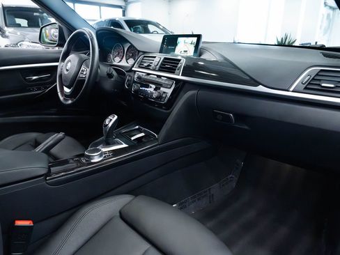 Used 2018 BMW 330i xDrive Wagon image 25