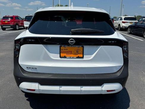 Certified 2025 Nissan Kicks SV FWD image 4