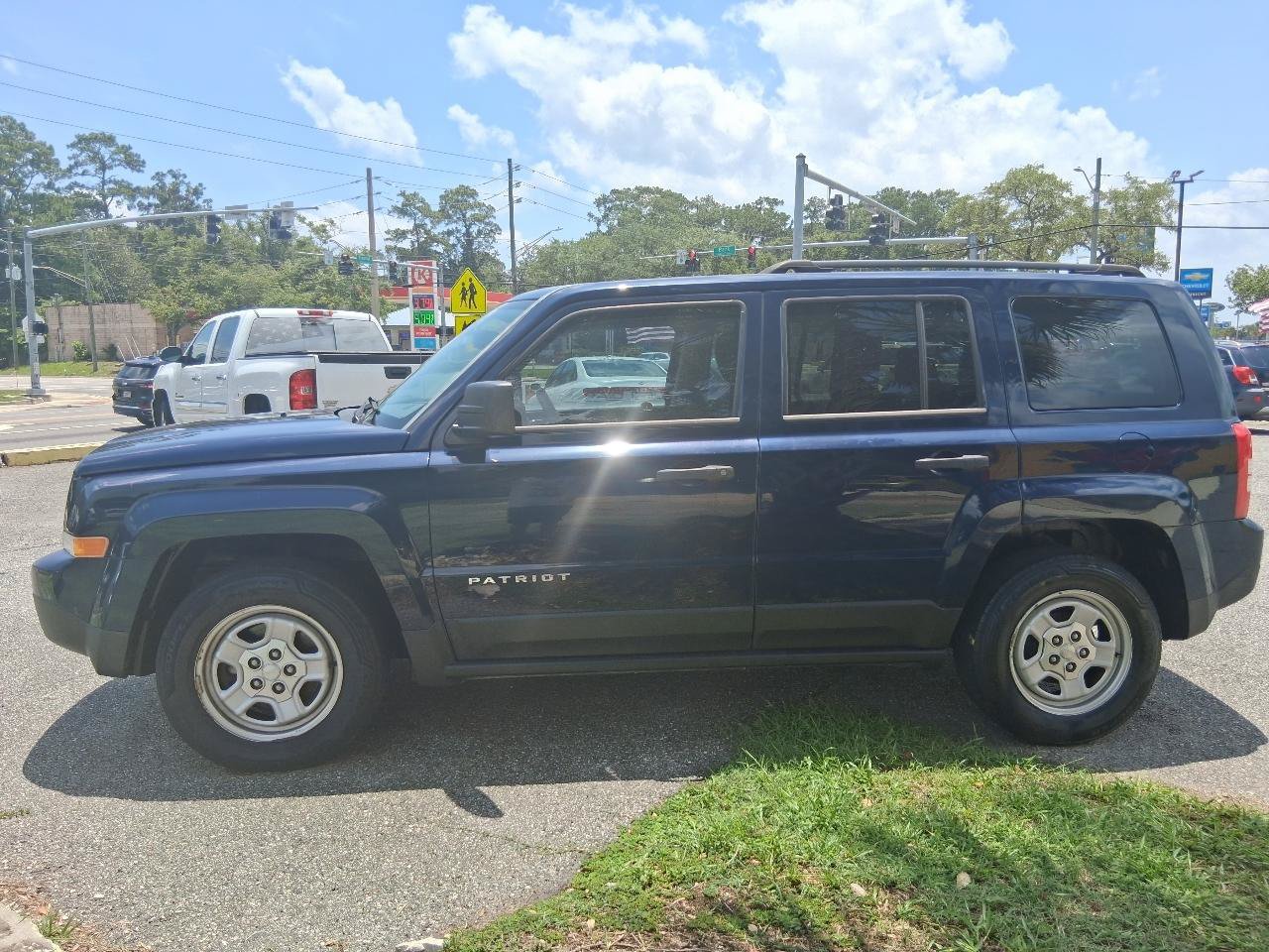 Used 2014 Jeep Patriot Sport FWD image 2