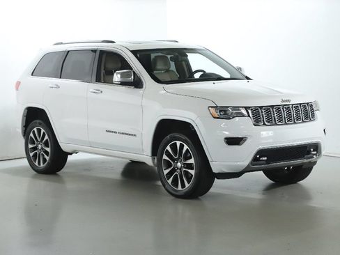 Used 2017 Jeep Grand Cherokee Overland AWD/4WD image 9