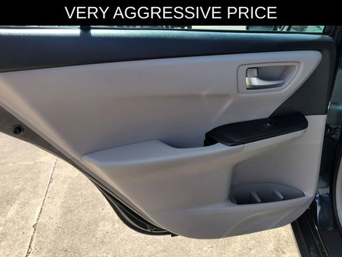 Used 2017 Toyota Camry LE FWD image 12