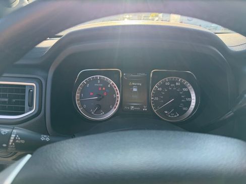 Used 2018 Nissan Titan SV w/ SV Convenience Package image 20