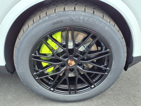 New 2025 Porsche Cayenne E-Hybrid image 32