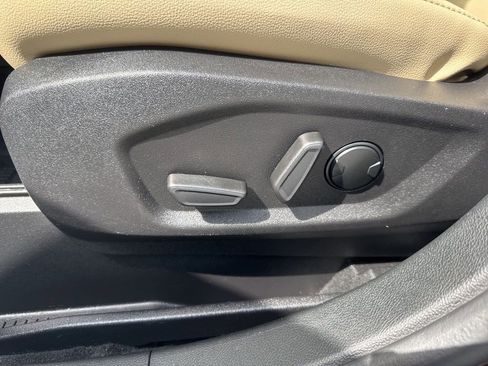 Used 2022 Ford Edge SEL w/ Convenience Package image 10