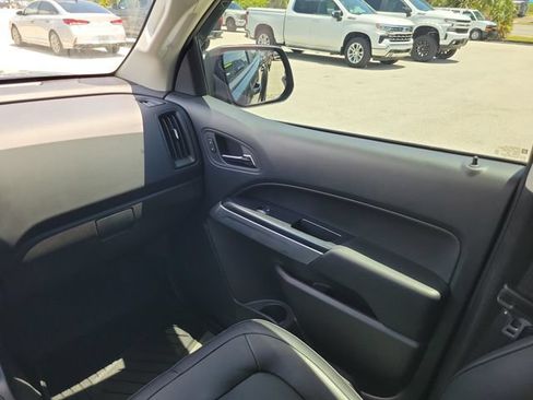 Used 2022 Chevrolet Colorado LT w/ Luxury Package RWD image 12