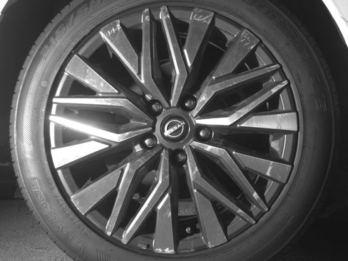 Used 2025 Nissan Altima 2.5 SV FWD image 15