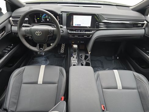 Used 2026 Toyota Camry SE FWD image 9