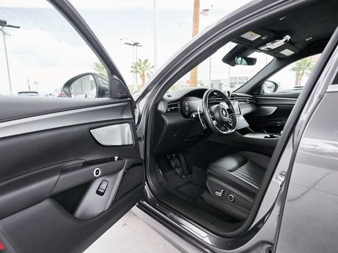 Used 2023 Maserati Grecale GT image 20