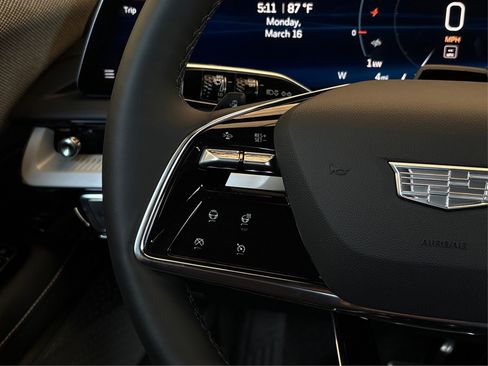 New 2026 Cadillac Optiq Luxury 1 image 28