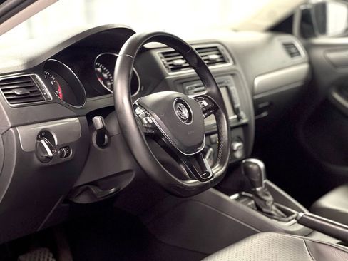 Used 2015 Volkswagen Jetta SE image 16