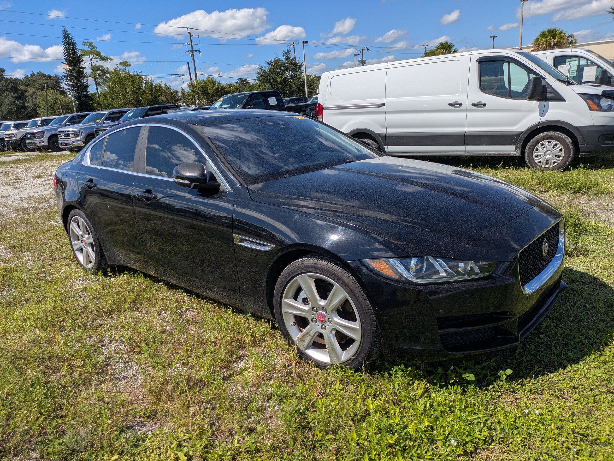 Used 2017 Jaguar XE Prestige RWD image 4
