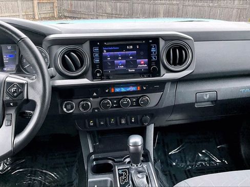 Used 2019 Toyota Tacoma TRD Off-Road image 19