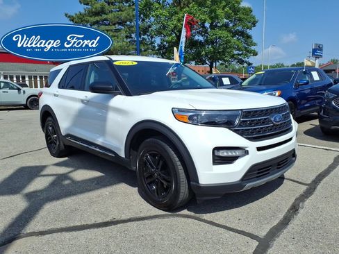 Used 2024 Ford Explorer XLT w/ Equipment Group 202A AWD/4WD image 4