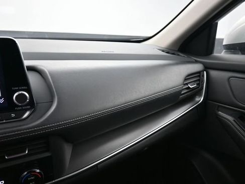 Used 2025 Nissan Rogue SV AWD/4WD image 19