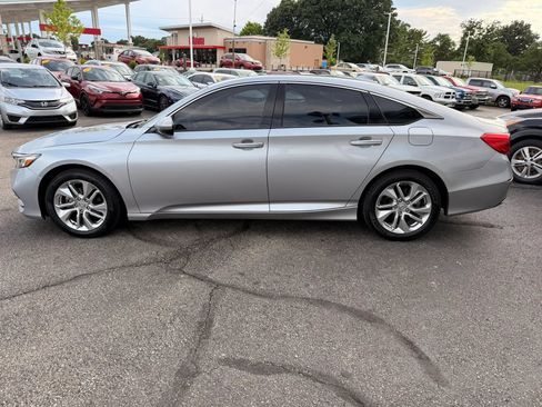 Used 2018 Honda Accord LX image 2