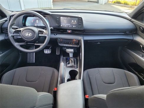 Used 2025 Hyundai Elantra Sport image 16