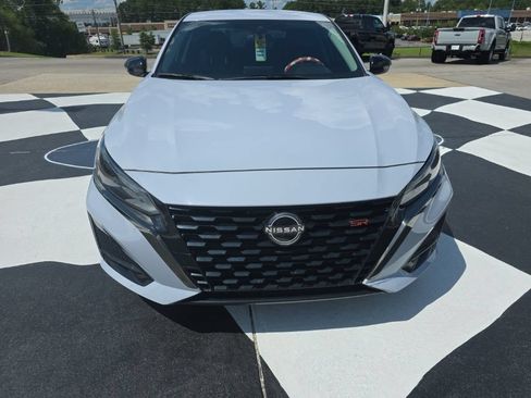 Used 2024 Nissan Altima 2.5 SR FWD image 7