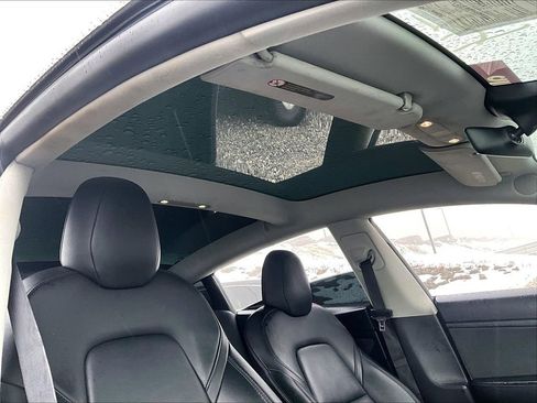 Used 2020 Tesla Model 3 Standard Range image 18