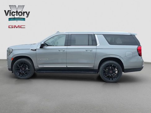 Used 2023 GMC Yukon XL SLT AWD/4WD image 6