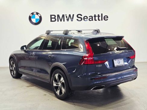 Used 2022 Volvo V60 T5 Cross Country image 4