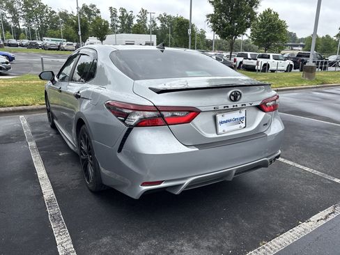 Used 2021 Toyota Camry SE FWD image 18