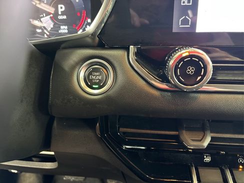 Used 2025 GMC Canyon Elevation image 29