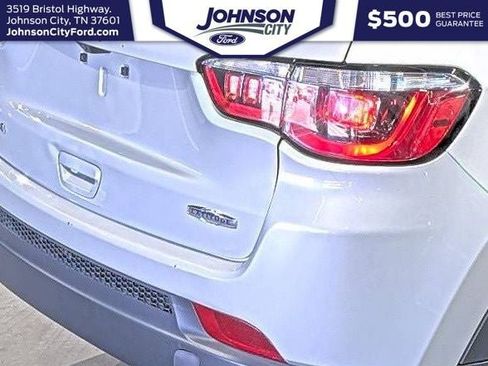 Used 2024 Jeep Compass Latitude AWD/4WD image 10