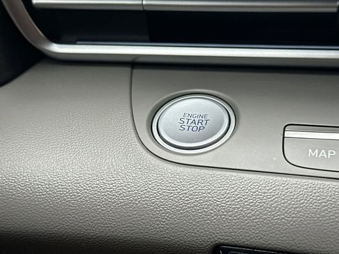 Used 2024 Hyundai Elantra SEL image 28