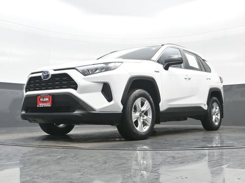 Used 2021 Toyota RAV4 LE image 26