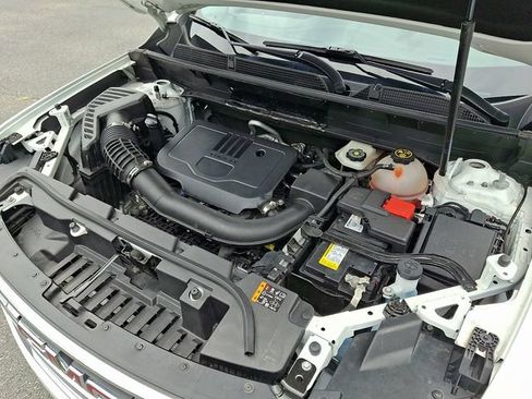 Certified 2023 GMC Acadia SLT AWD/4WD image 28
