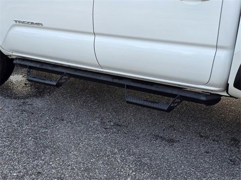 Used 2017 Toyota Tacoma TRD Off-Road image 24