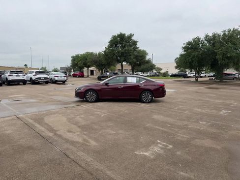 Used 2025 Nissan Altima 2.5 SV FWD image 16