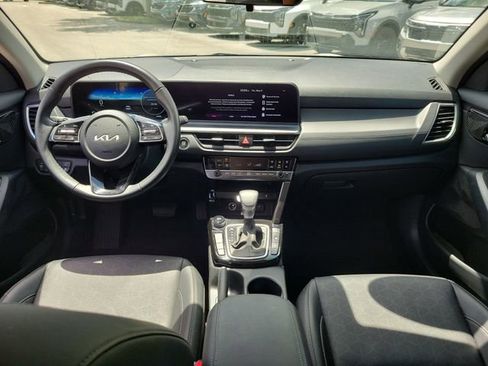 Certified 2025 Kia Seltos EX AWD/4WD image 13
